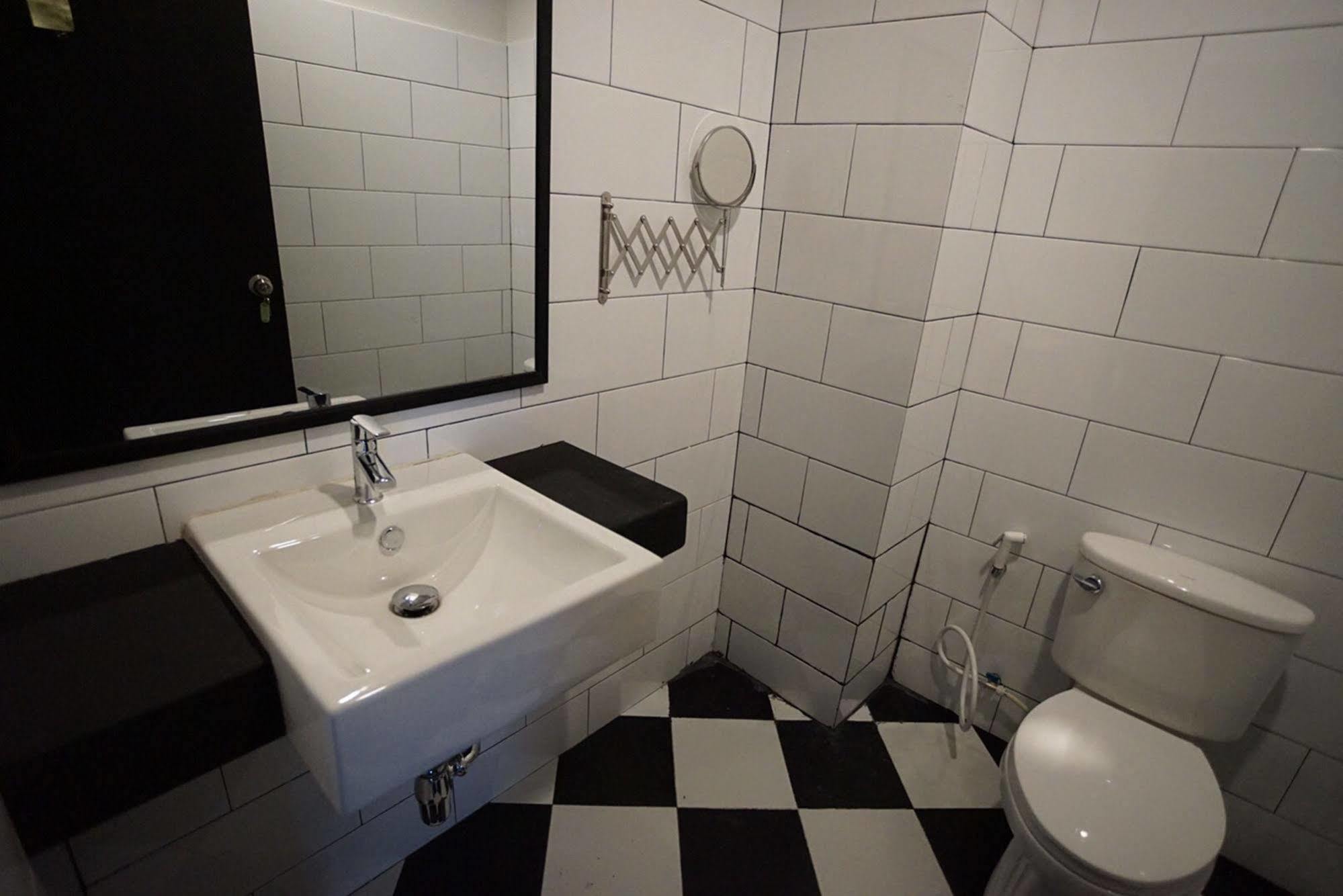 Puck Hostel Bangkok Eksteriør billede
